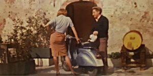 Carlo Croccolo e Angie Dickinson
in piazza SS. Annunziata