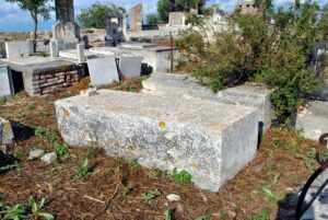 La tomba di padre Antonino Catanese nel Castello-cimitero di Forza d’Agrò